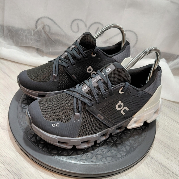 On Running Shoes - NEW On Running Womens Cloud Flyer 4 Black White & Gray Running Shoes SIZE 7